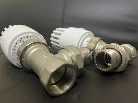 床暖房システム用の90度真鍮温度制御ヘッドサーモスタットラジエーターバルブ